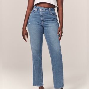 A&F Curve Love ’90s Straight Ultra High-Rise Jeans 24/00 Crossover/Angled Waist